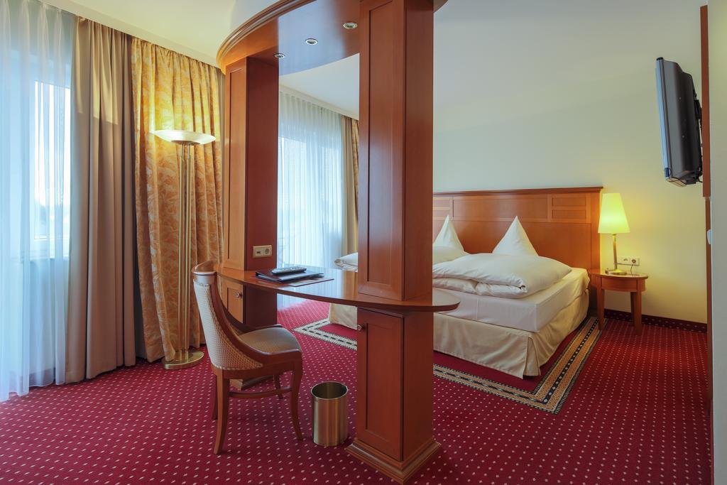 Hotel-Restaurant Kunz Pirmasens Bagian luar foto