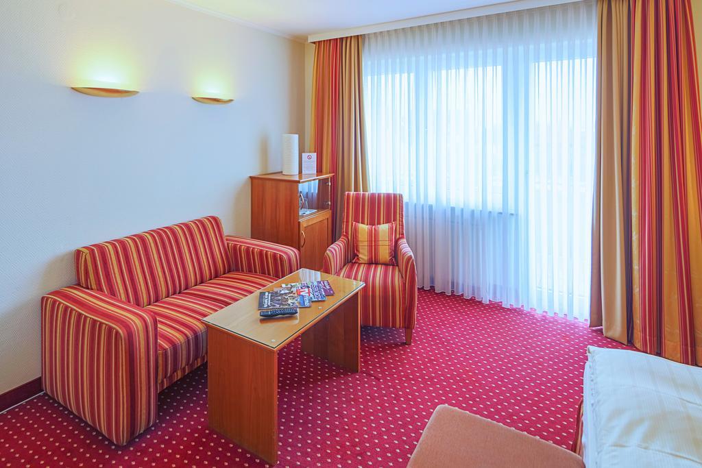 Hotel-Restaurant Kunz Pirmasens Bagian luar foto