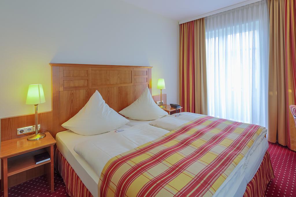 Hotel-Restaurant Kunz Pirmasens Bagian luar foto