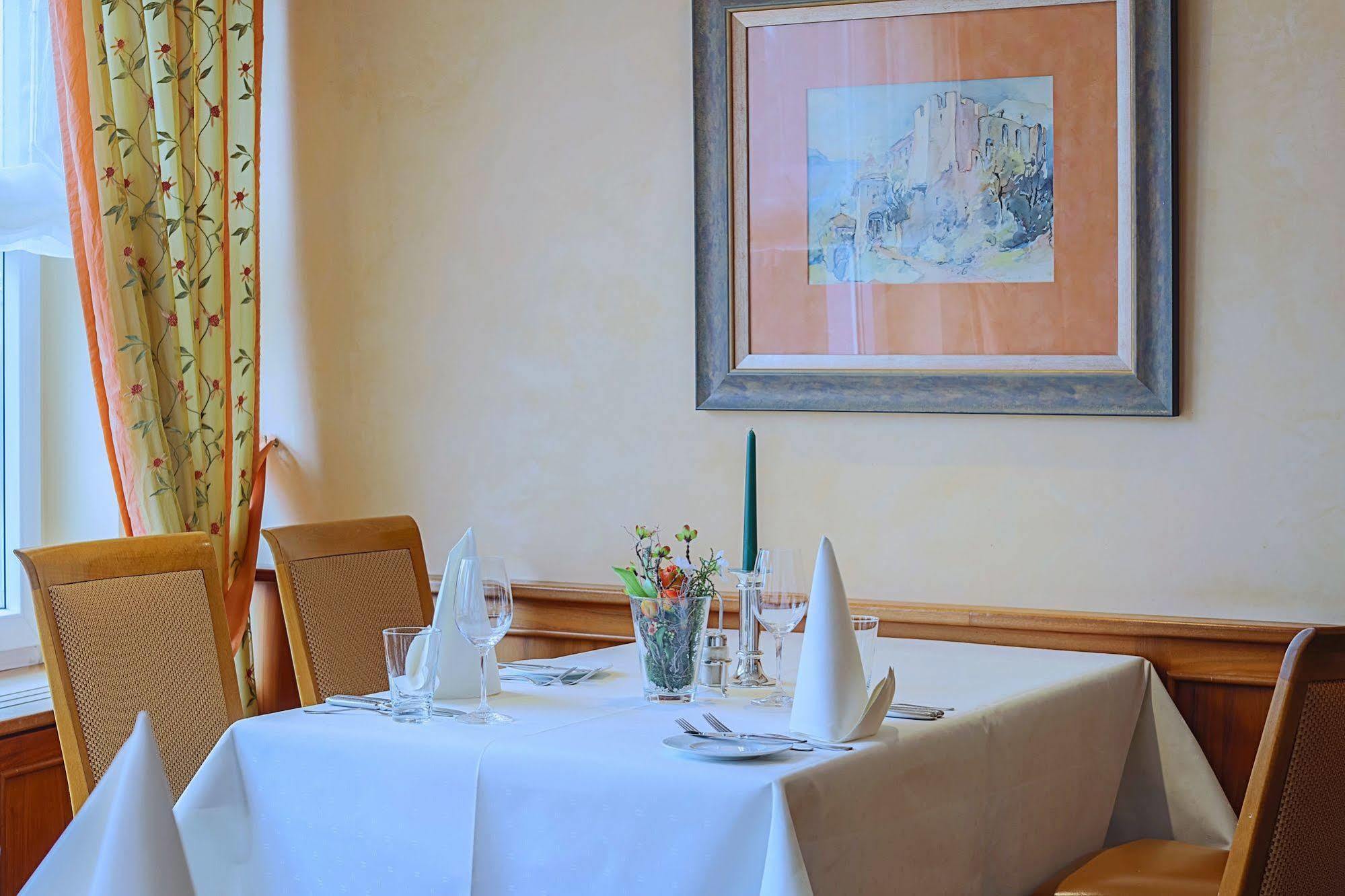 Hotel-Restaurant Kunz Pirmasens Bagian luar foto