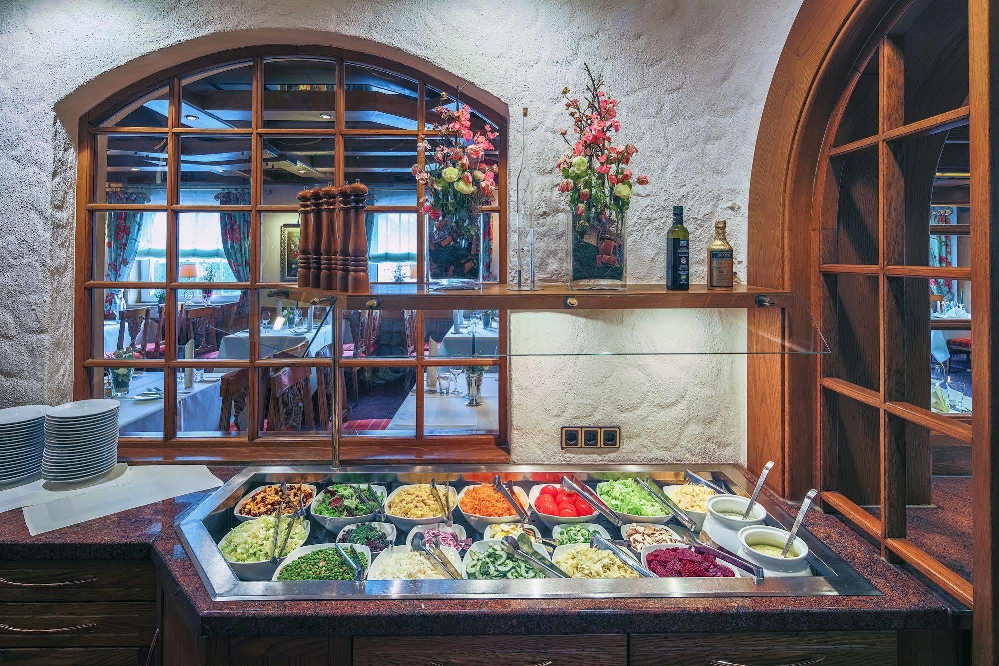 Hotel-Restaurant Kunz Pirmasens Bagian luar foto