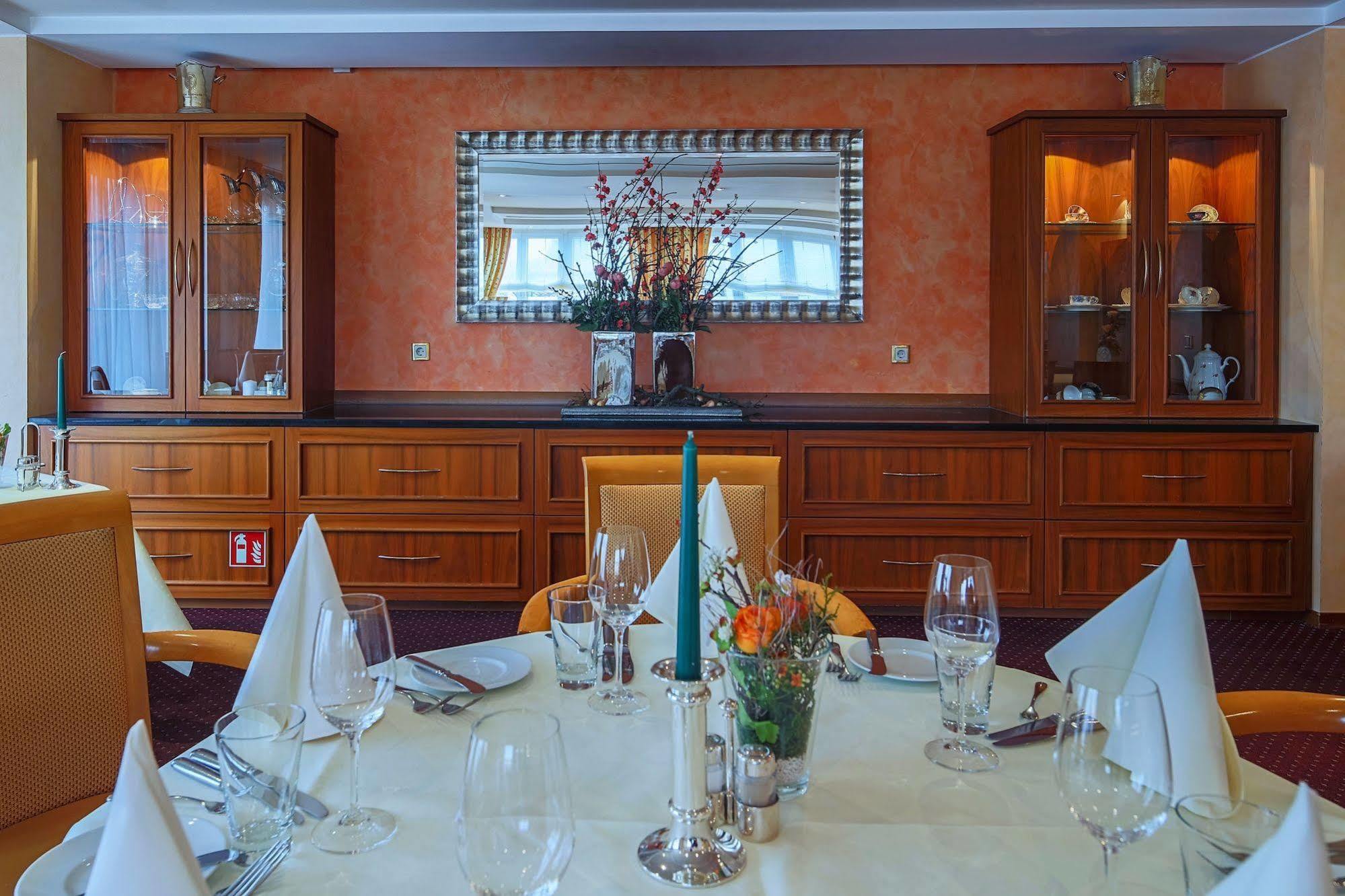 Hotel-Restaurant Kunz Pirmasens Bagian luar foto