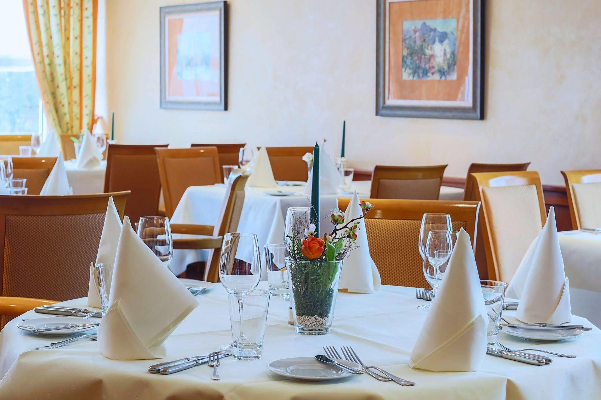Hotel-Restaurant Kunz Pirmasens Bagian luar foto