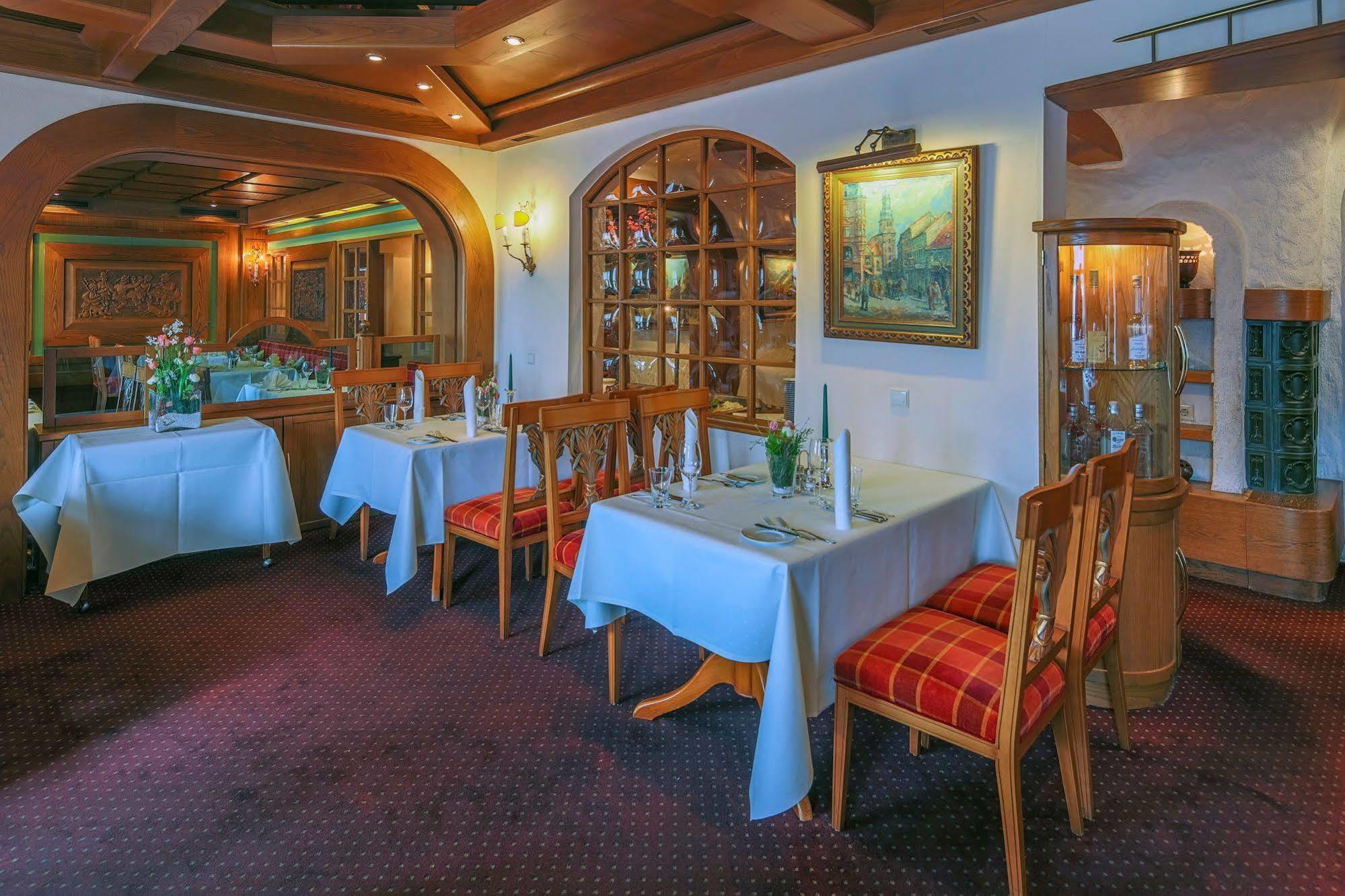 Hotel-Restaurant Kunz Pirmasens Bagian luar foto