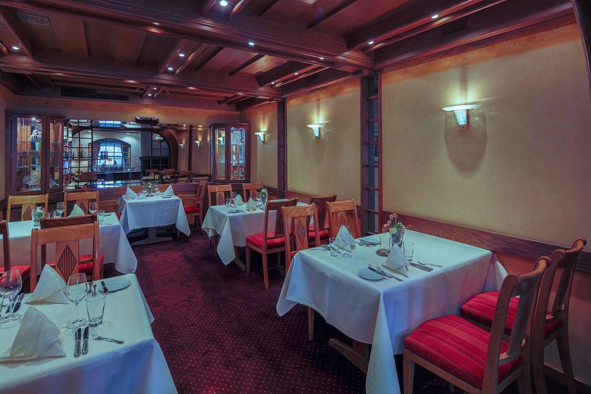 Hotel-Restaurant Kunz Pirmasens Bagian luar foto