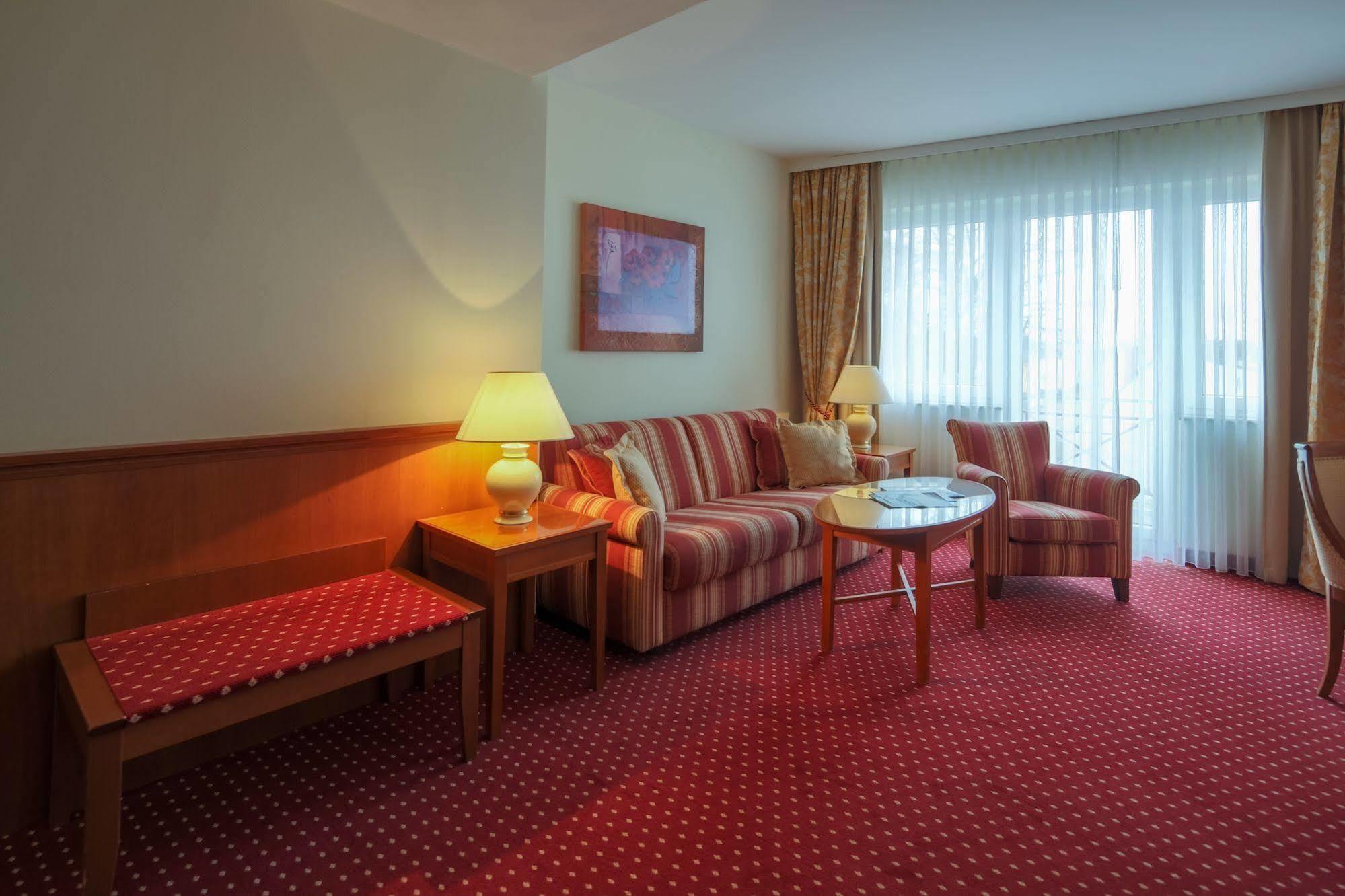 Hotel-Restaurant Kunz Pirmasens Bagian luar foto