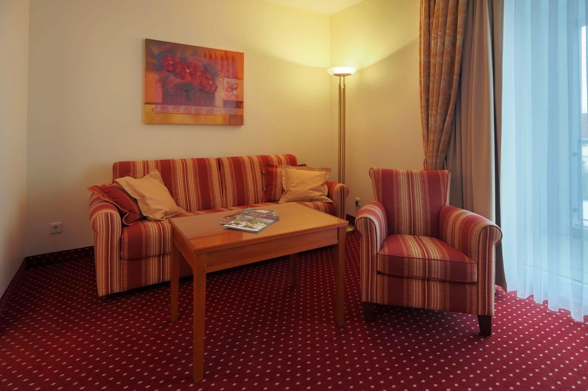 Hotel-Restaurant Kunz Pirmasens Bagian luar foto